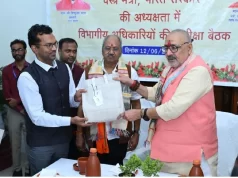 रेशम, खादी और हथकरघा क्षेत्र को नई दिशा: बुनकरों और शिल्पियों की आय बढ़ाने के लिए डिजाइन प्रशिक्षण एवं नवाचार पर जोर