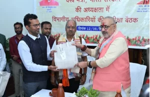 रेशम, खादी और हथकरघा क्षेत्र को नई दिशा: बुनकरों और शिल्पियों की आय बढ़ाने के लिए डिजाइन प्रशिक्षण एवं नवाचार पर जोर