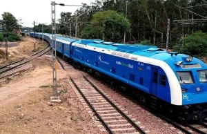 डीज़ल के धुएँ की जगह केवल जलवाष्प का उत्सर्जन, भारत की हाइड्रोजन ट्रेन की कहानी