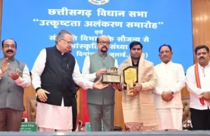 उत्कृष्टता अलंकरण समारोह : दो विधायक और तीन पत्रकार हुए सम्मानित