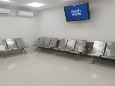रायपुर स्टेशन पर यात्रियों की सुविधा के लिए 3-सीटर स्टेनलेस स्टील एवं आरसीसी बेंचों की व्यवस्था