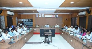 लोक निर्माण विभाग के सचिव ने पुल निर्माण कार्यों की प्रगति की समीक्षा की
