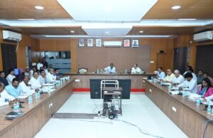 लोक निर्माण विभाग के सचिव ने पुल निर्माण कार्यों की प्रगति की समीक्षा की