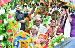 मुख्यमंत्री श्री विष्णुदेव साय ने दोकड़ा की ऐतिहासिक रथयात्रा में निभाई गजपति महाराजा की परंपरा : भगवान श्री जगन्नाथ का रथ खींचकर प्रदेशवासियों के सुख, समृद्धि और खुशहाली की कामना की