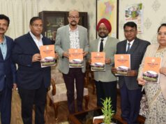 राज्यपाल श्री डेका को प्रमुख लोकायुक्त श्री उबोवेजा ने आयोग का वार्षिक प्रतिवेदन सौंपा