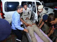 पुलिस कमिश्नर संजीव शुक्ला ने अस्पताल पहुंचकर घायल पुलिस जवानों का जाना हाल