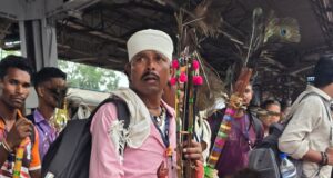 प्रतिनिधिमंडल में मांझी, चालाकी, बस्तर पंडुम के जनजातीय कलाकार और समाज प्रतिनिधि शामिल