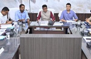 धमतरी में विभागीय कार्यों की समीक्षा बैठक- बाढ़ आपदा से निपटने के दिए पुख्ता निर्देश