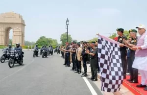 रक्षा मंत्री ने राष्ट्रीय समर स्मारक से कारगिल युद्ध स्मारक तक मोटरसाइकिल यात्रा को हरी झंडी दिखाकर किया रवाना