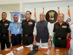 रक्षा मंत्री ने पहली बार आयोजित त्रि-सेवा सर्व-महिला विश्व परिक्रमा नौकायन अभियान की सफल वापसी पर दल का स्वागत किया