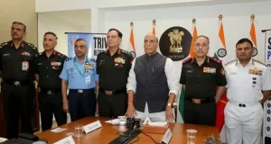 रक्षा मंत्री ने पहली बार आयोजित त्रि-सेवा सर्व-महिला विश्व परिक्रमा नौकायन अभियान की सफल वापसी पर दल का स्वागत किया