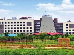 निर्वाचित महिला प्रतिनिधियों के पारिवारिक सदस्यों के प्रतिनिधियों के रूप में नाम-निर्देशन पर रोक