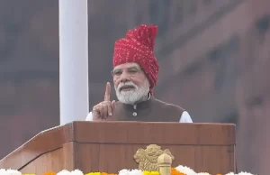 एक दशक में 25 करोड़ से 100 करोड़ तक, प्रधानमंत्री ने कहा कि पिछले दशक में युवाओं के लिए रोज़गार और उद्यमिता के नए रास्ते खुले