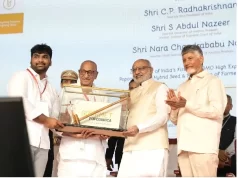 उपराष्ट्रपति ने आंध्र प्रदेश में देश का पहला गैर-जीएमओ उच्च गुणवत्ता पॉपकॉर्न मक्का हाईब्रिड बीज किया जारी