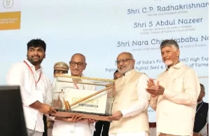 उपराष्ट्रपति ने आंध्र प्रदेश में देश का पहला गैर-जीएमओ उच्च गुणवत्ता पॉपकॉर्न मक्का हाईब्रिड बीज किया जारी