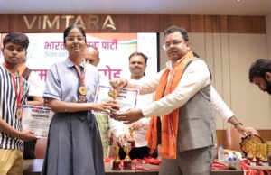 मेधावी विद्यार्थियों एवं उत्कृष्ट शिक्षकों का आंजनेय विश्वविद्यालय के कुलाधिपति अभिषेक अग्रवाल ने किया सम्मान