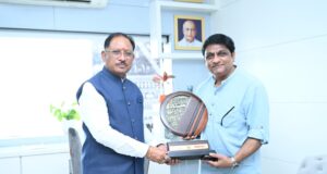 कार्टून वॉच पत्रिका के संपादक श्री त्र्यंबक शर्मा ने मुख्यमंत्री श्री विष्णुदेव साय से की सौजन्य मुलाकात