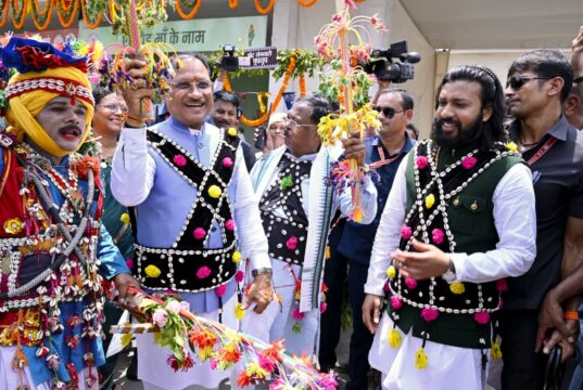 हरेली तिहार पर मुख्यमंत्री निवास में साकार हुई छत्तीसगढ़ की लोक संस्कृति, कृषि परंपरा और ग्रामीण जीवन की जीवंत झांकी