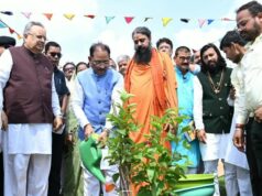 पौधरोपण से दिया प्रकृति संरक्षण का संदेश : मुख्यमंत्री श्री विष्णुदेव साय और विधानसभा अध्यक्ष डॉ. रमन सिंह ने लगाया पारिजात का पौधा