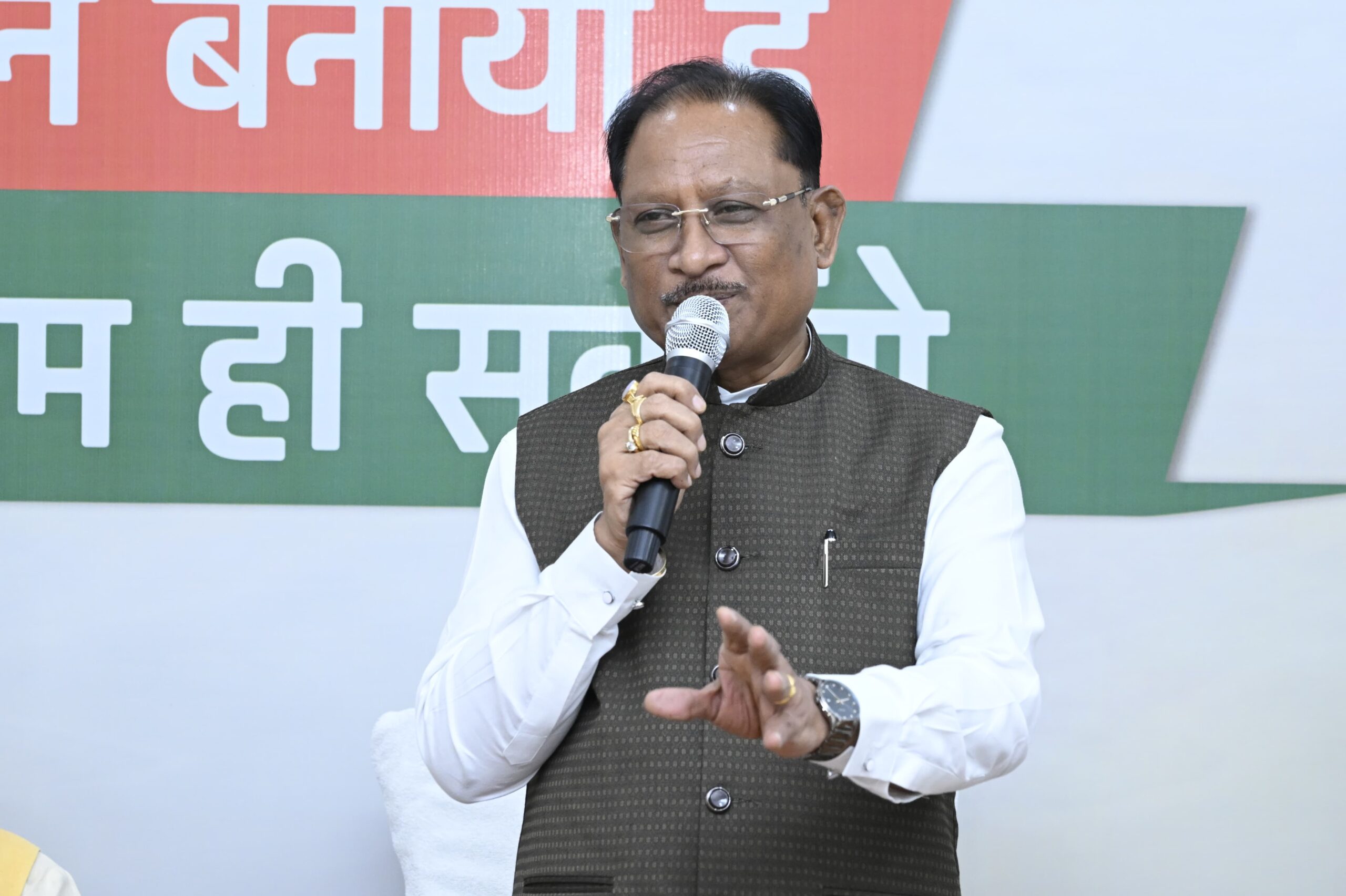 मुख्यमंत्री ने विद्यार्थियों से किया आत्मीय संवाद, कहा – सफलता केवल डॉक्टर-इंजीनियर बनने तक सीमित नहीं, हर क्षेत्र में हैं आगे बढ़ने के अवसर