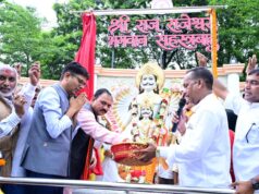 वित्त मंत्री श्री ओ.पी. चौधरी एवं स्वास्थ्य मंत्री श्री श्याम बिहारी जायसवाल ने किया प्रतिमा का अनावरण
