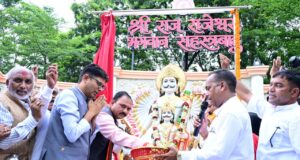 वित्त मंत्री श्री ओ.पी. चौधरी एवं स्वास्थ्य मंत्री श्री श्याम बिहारी जायसवाल ने किया प्रतिमा का अनावरण