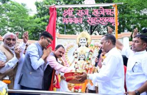 वित्त मंत्री श्री ओ.पी. चौधरी एवं स्वास्थ्य मंत्री श्री श्याम बिहारी जायसवाल ने किया प्रतिमा का अनावरण