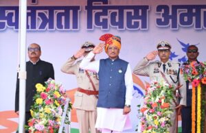 17 प्लाटूनों ने परेड में किया आकर्षक मार्च पास्ट