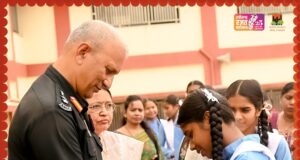 सेना के सम्मान में राखी का धागा, नवा रायपुर के पोस्टकार्ड पर विद्यार्थियों ने लिखे भावपूर्ण संदेश