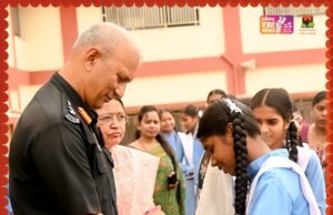 सेना के सम्मान में राखी का धागा, नवा रायपुर के पोस्टकार्ड पर विद्यार्थियों ने लिखे भावपूर्ण संदेश