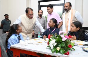 अटल उत्कृष्ट शिक्षा योजना से श्रमिकों के प्रतिभावान बच्चों को प्रतिष्ठित निजी आवासीय विद्यालयों में कक्षा 6वीं से 12वीं तक निःशुल्क गुणवत्तापूर्ण शिक्षा