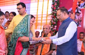 केरसई में बहनों ने मुख्यमंत्री श्री साय को बांधी राखी, मुख्यमंत्री ने कहा – आपका सम्मान, सुरक्षा और खुशहाली मेरी जिम्मेदारी