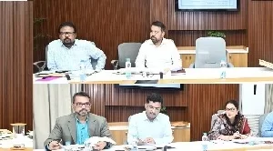 मुख्य सचिव ने नक्सल मुक्त क्षेत्रों में अधोसंरचना विकास और बुनियादी सुविधाओं को प्राथमिकता देने के दिए निर्देश