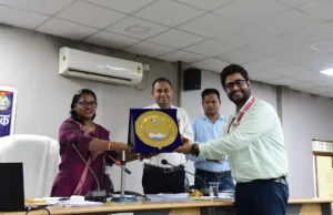 बस्तर से ऑक्सफोर्ड तक : छत्तीसगढ़ की पहली सामाजिक विज्ञान प्रयोगशाला के निर्माता विनायक कोहली बने देश के सबसे युवा ‘बेस्ट टीचर‘