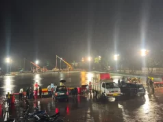 महादेवघाट के विसर्जन कुण्ड में गणपति की छोटी और बड़ी मूर्तियों के विसर्जन का सिलसिला शुरू