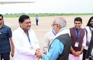 राज्यपाल श्री डेका ने उपराष्ट्रपति श्री राधाकृष्णन का किया आत्मीय स्वागत