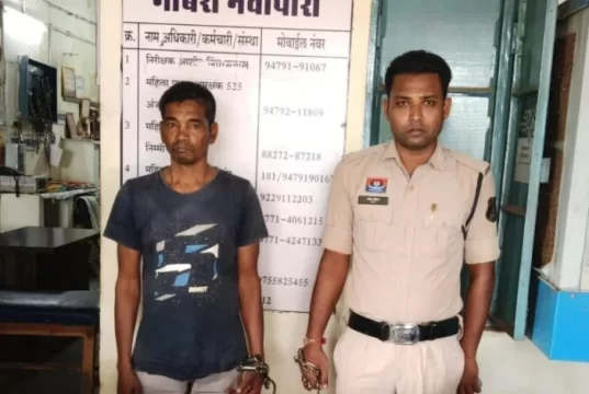 ड्राई डे में शराब की बिक्री, पुलिस ने किया अरेस्ट