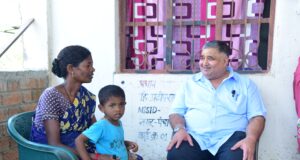लखनपुर में प्रधानमंत्री आवास योजना के हितग्राहियों से मिले पर्यटन एवं संस्कृति मंत्री श्री राजेश अग्रवाल