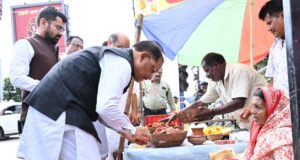 ‘आशीर्वाद का दीया’ कार्यक्रम के लिए मुख्यमंत्री ने स्वयं खरीदा मिट्टी का दीया, सेवा और जनभागीदारी के संकल्प से जुड़ने का किया आह्वान
