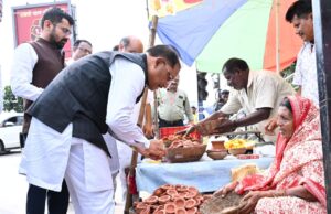 ‘आशीर्वाद का दीया’ कार्यक्रम के लिए मुख्यमंत्री ने स्वयं खरीदा मिट्टी का दीया, सेवा और जनभागीदारी के संकल्प से जुड़ने का किया आह्वान