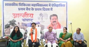 उप मुख्यमंत्री और सांसद ने विद्यार्थियों का किया स्वागत, विद्यार्थियों से जानी तैयारी और सफलता की कहानी