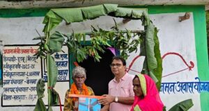 कच्चे घर की परेशानियां हुईं दूर, अब सुरक्षित छत के नीचे बेहतर भविष्य की ओर बढ़ रहे परिवार