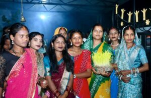 करमा पूजा में शामिल हुईं मंत्री श्रीमती लक्ष्मी राजवाड़े, प्रकृति, संस्कृति और लोकपरंपराओं के संरक्षण का दिया संदेश