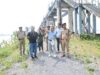 कलेक्टर-एसपी ने शिवरीनारायण पहुंचकर बैराज, पुल और प्रभावित क्षेत्रों का किया निरीक्षण