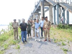 कलेक्टर-एसपी ने शिवरीनारायण पहुंचकर बैराज, पुल और प्रभावित क्षेत्रों का किया निरीक्षण
