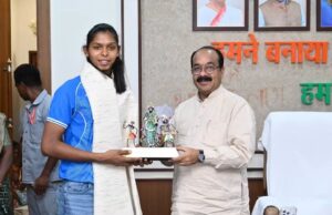 संजू की स्वर्णिम जीत पर उप मुख्यमंत्री श्री अरुण साव ने थपथपाई पीठ, कहा छत्तीसगढ़ के खिलाड़ियों को मिलेगा उनके अनुभव का लाभ