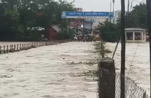 महादेव घाट में पूल के उपर तक पानी, रायपुर – अमलेश्वर रोड में आवाजाही बंद