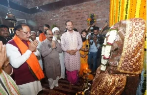 CM साय ने मदकूद्वीप के प्राचीन मंदिरों में की पूजा-अर्चना, कन्या पूजन कर कन्या भोज में हुए शामिल