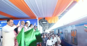 रेल मंत्री और सीएम साय ने रावघाट-रायपुर एवं रायपुर – कुरूद यात्री रेल सेवाओं को दिखाई हरी झंडी