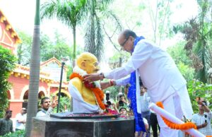 नशा मुक्त भारत के संकल्प के साथ राज्यपाल डेका ने की पदयात्रा